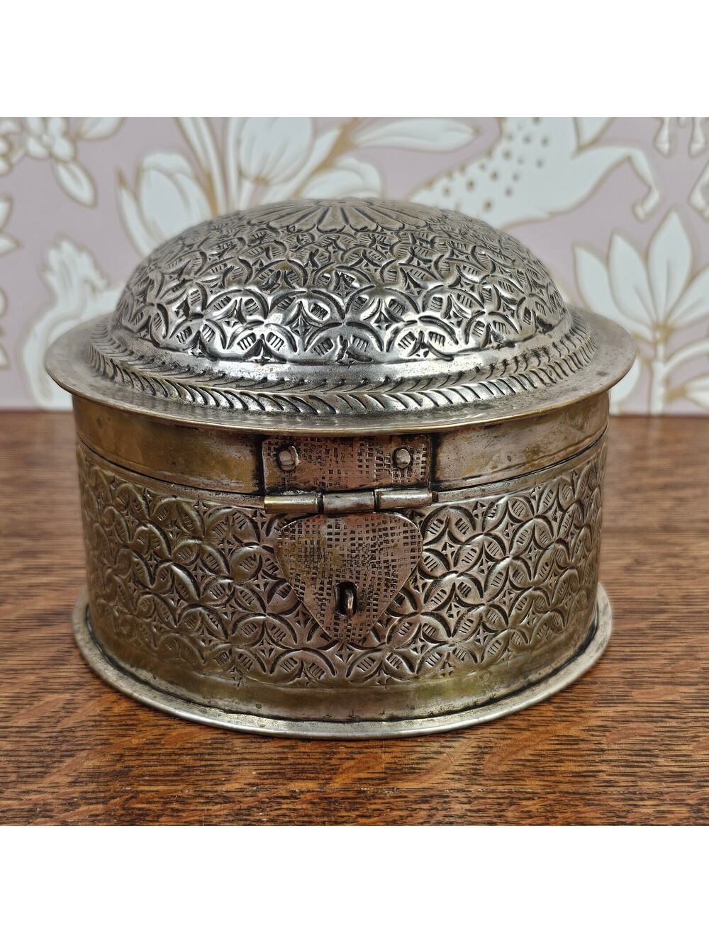 Vintage India Embossed Round Locking Jewelry Trinket Box 5"
